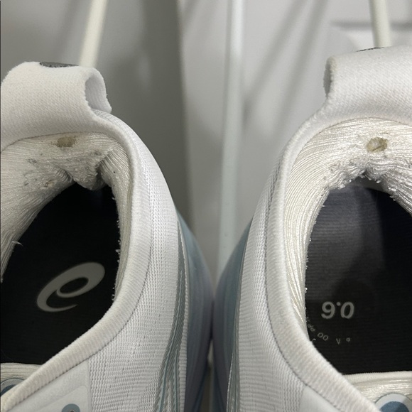 ASICS Kayano 31 Women’s size 9.5 - Picture 5 of 6